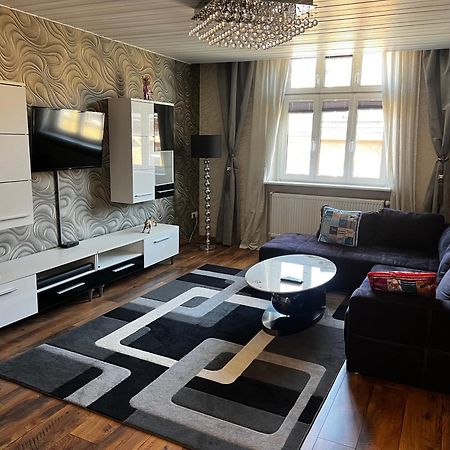 Schoenes City-Apartment Im Zentrum Mit Balkon Hof  Dış mekan fotoğraf