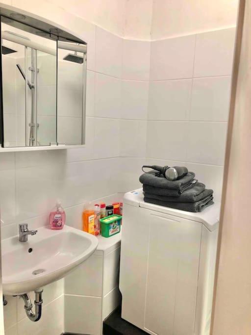 Schoenes City-Apartment Im Zentrum Mit Balkon Hof  Dış mekan fotoğraf