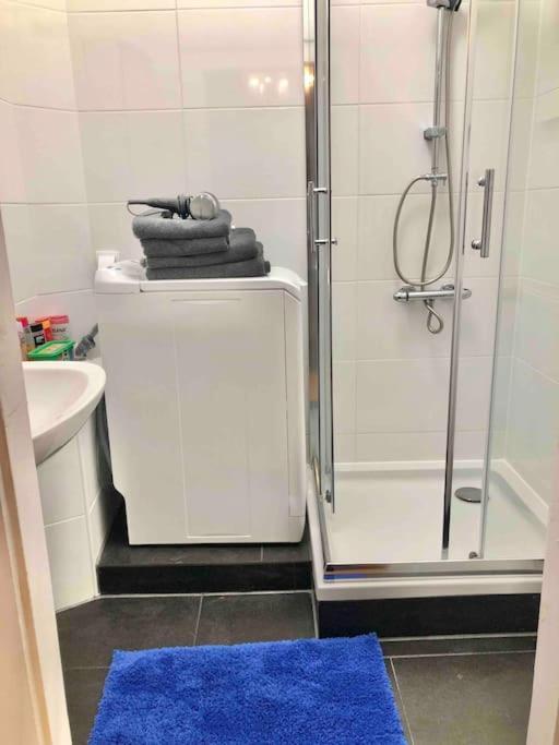 Schoenes City-Apartment Im Zentrum Mit Balkon Hof  Dış mekan fotoğraf