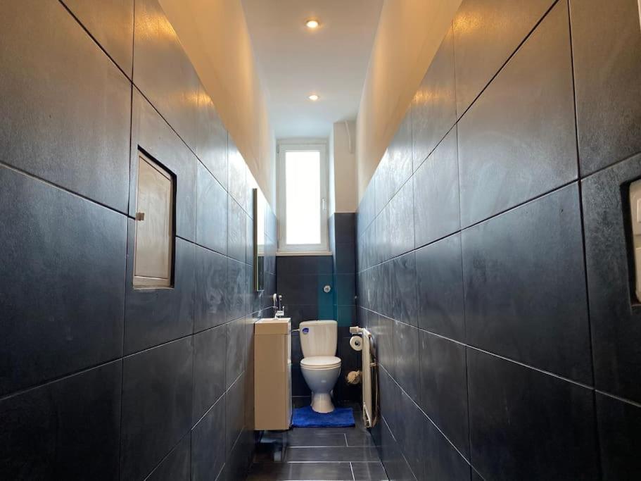 Schoenes City-Apartment Im Zentrum Mit Balkon Hof  Dış mekan fotoğraf