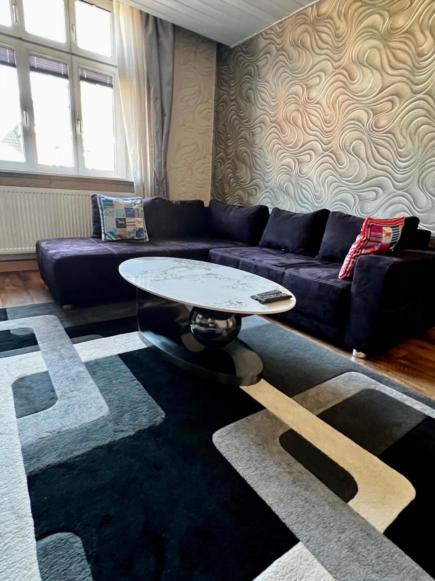 Schoenes City-Apartment Im Zentrum Mit Balkon Hof  Dış mekan fotoğraf